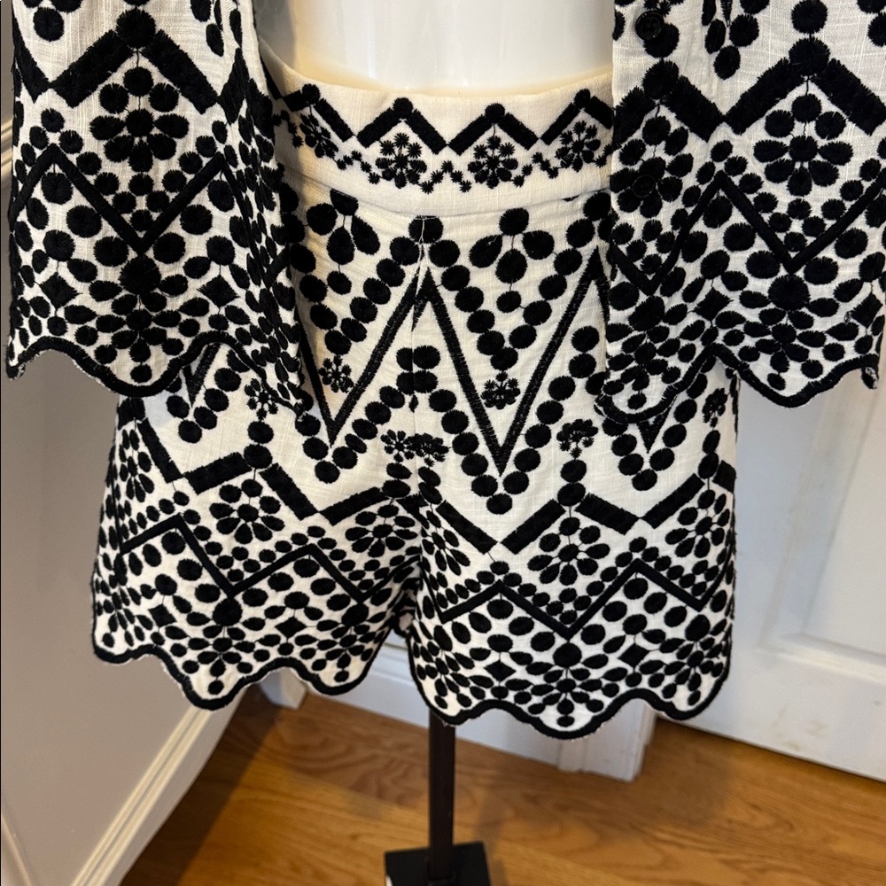 Black and White Patterned Short Sleeve Set - Picture 3 of 6